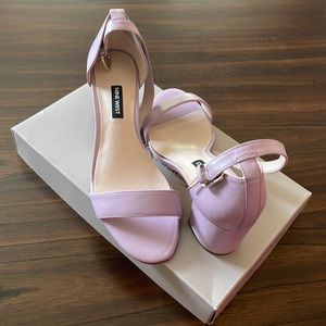 Women’s Nine West size 8 block heal shoes